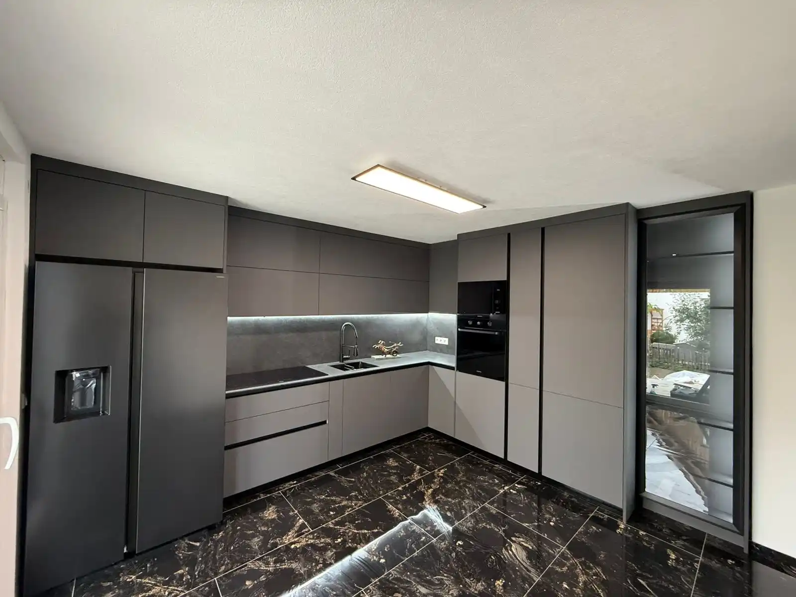 Completed custom kitchen renovation, portfolio view 07