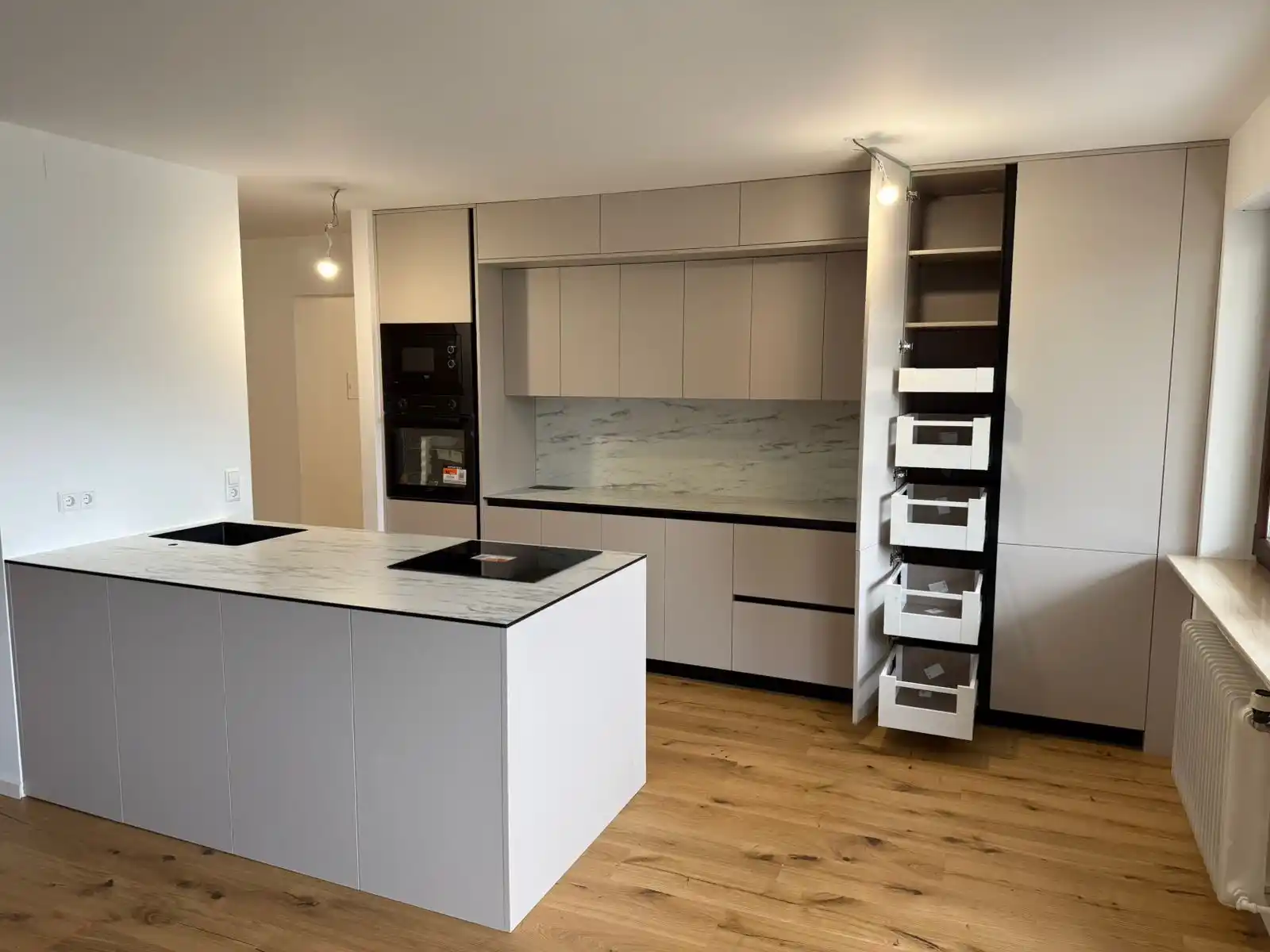 Completed custom kitchen renovation, portfolio view 08