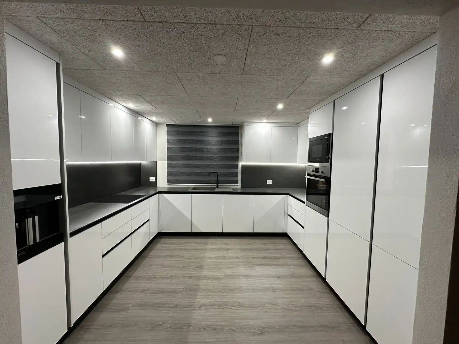 Completed custom kitchen renovation, portfolio view 09