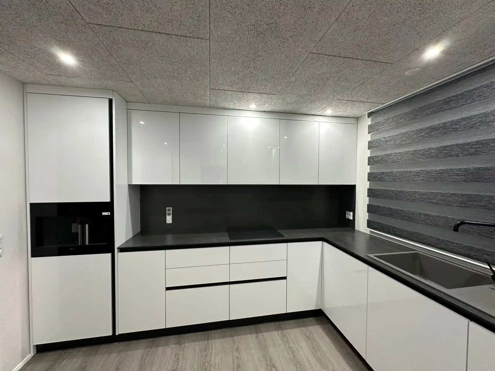 Completed custom kitchen renovation, portfolio view 10